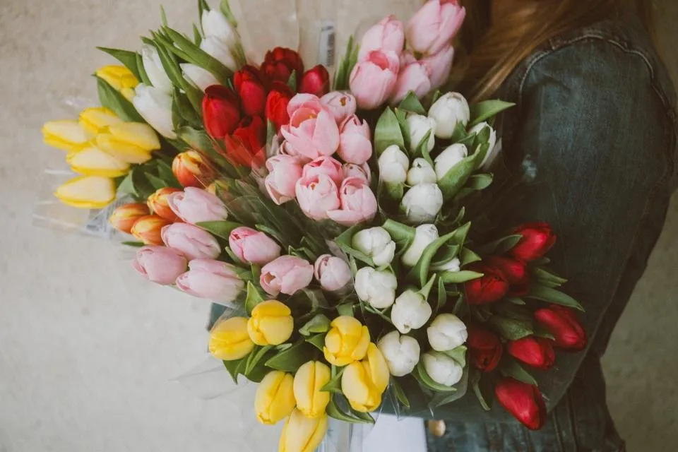 Ramo de tulipanes de colores